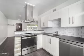 Photo #2: 6835177 Listing