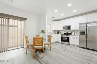 Photo #4: 6835897 Listing