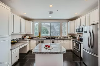 Photo #6: 6836183 Listing