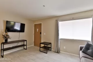 Photo #4: 6836246 Listing