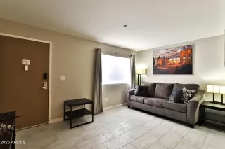 Photo #5: 6836246 Listing