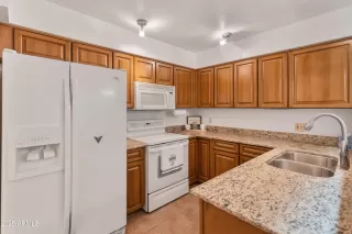 Photo #5: 6836704 Listing