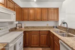 Photo #6: 6836704 Listing