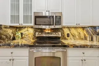 Photo #1: 6836746 Listing 