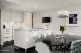 Photo #5: 6837435 Listing