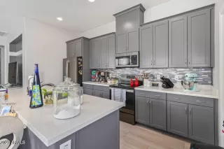 Photo #6: 6837443 Listing 