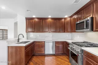 Photo #4: 6837484 Listing 