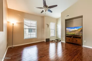 Photo #4: 6837497 Listing