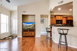 Photo #5: 6837497 Listing