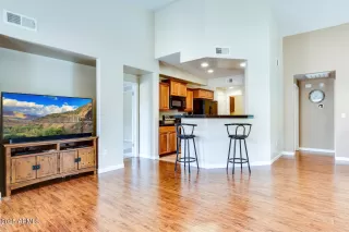 Photo #6: 6837497 Listing