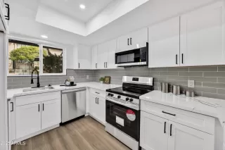Photo #5: 6837637 Listing