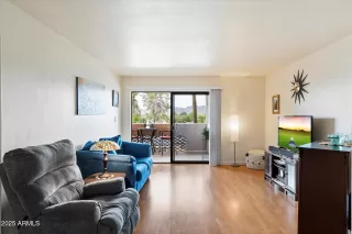 Photo #5: 6837776 Listing