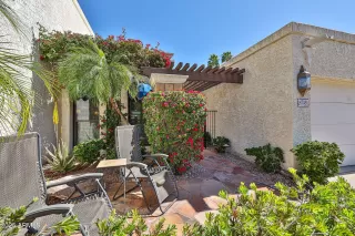 Photo #4: 6837882 Listing