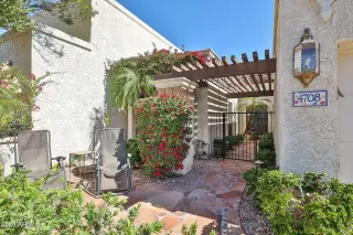 Photo #5: 6837882 Listing