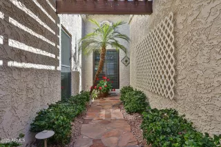 Photo #6: 6837882 Listing