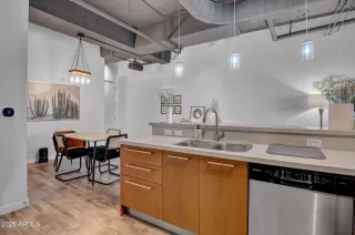 Photo #5: 6837915 Listing