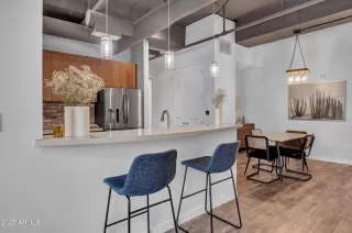 Photo #6: 6837915 Listing