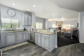 Photo #3: 6838125 Listing