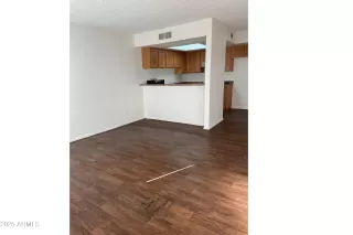 Photo #3: 6838266 Listing