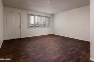 Photo #6: 6838266 Listing