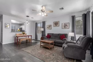 Photo #5: 6838272 Listing