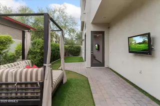 Photo #1: 6838287 Listing 