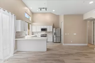 Photo #5: 6838287 Listing 