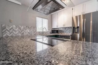 Photo #3: 6838359 Listing 