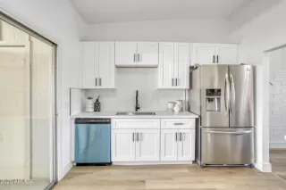 Photo #3: 6838640 Listing