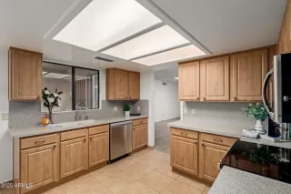 Photo #4: 6838688 Listing