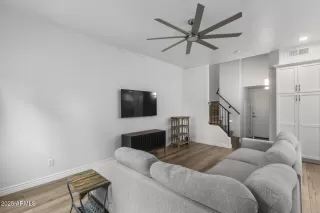 Photo #6: 6838769 Listing