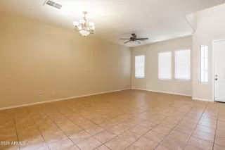 Photo #5: 6838960 Listing 