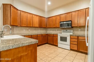 Photo #6: 6838960 Listing 