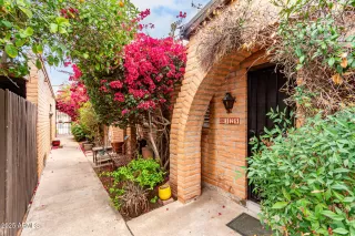 Photo #6: 6839042 Listing 