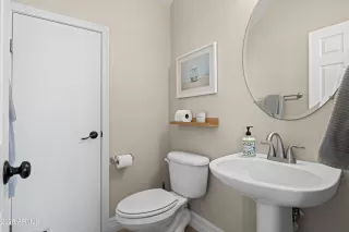 Photo #6: 6839095 Listing