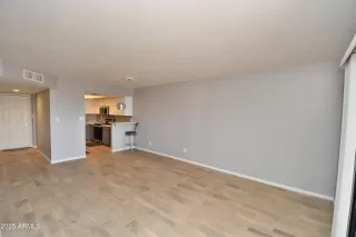 Photo #6: 6839130 Listing