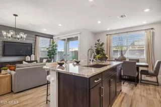 Photo #3: 6839143 Listing 