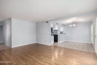 Photo #5: 6839184 Listing