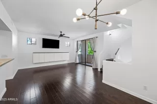 Photo #5: 6839268 Listing 