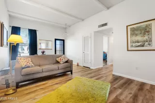 Photo #5: 6839778 Listing