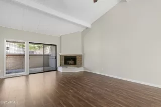 Photo #6: 6840040 Listing