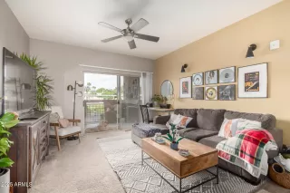 Photo #2: 6840327 Listing 