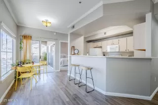 Photo #4: 6840345 Listing