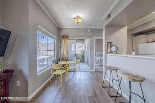 Photo #5: 6840345 Listing