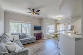 Photo #6: 6840345 Listing