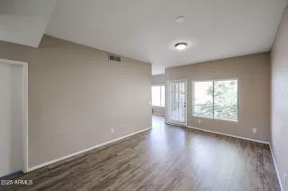 Photo #6: 6840585 Listing