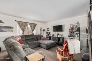 Photo #6: 6840806 Listing