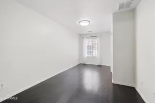 Photo #6: 6840905 Listing