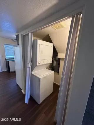 Photo #4: 6840936 Listing