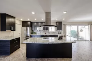 Photo #3: 6840968 Listing